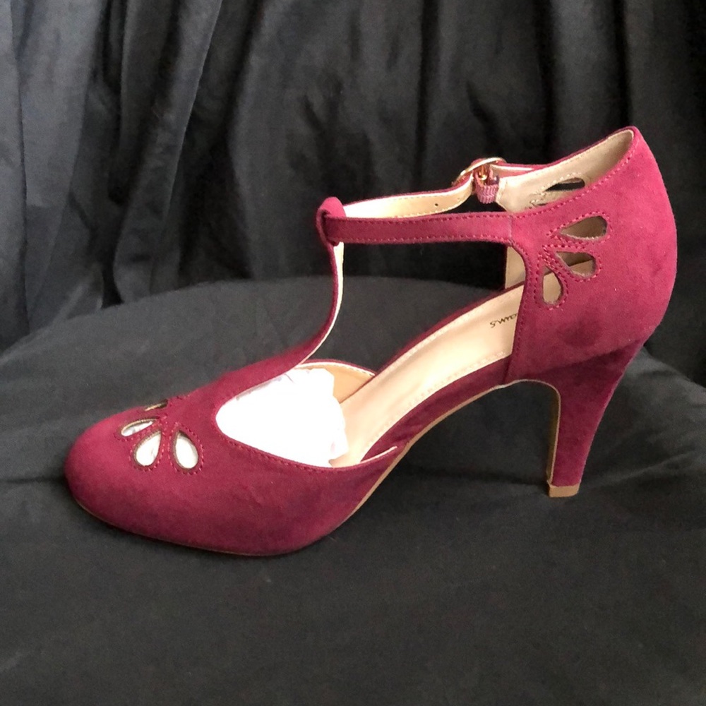 J. Adams Vintage Style Burgundy Heels - Picture 3 of 12
